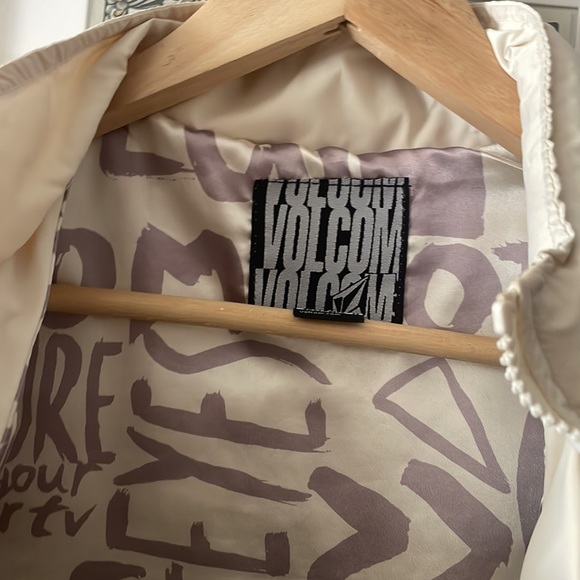 Cream color ski jacket - Picture 3 of 8